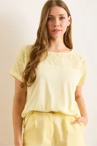 Olalook Women's Light Yellow Scallop Detailed Bat Blouse - Image 6