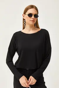 Olalook Women's Black Crew Neck Bat-Floated Viscose Blouse - Image 2