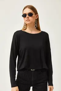 Olalook Women's Black Crew Neck Bat-Floated Viscose Blouse - Image 4