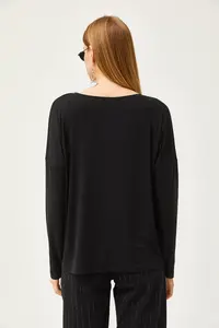 Olalook Women's Black Crew Neck Bat-Floated Viscose Blouse - Image 5