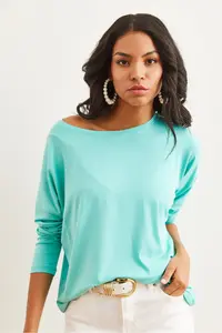 Olalook Women's Mint Green Crew Neck Bat-Floated Viscose Blouse - Image 4