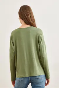 Olalook Women's Green Crew Neck Bat-Floated Viscose Blouse - Image 2