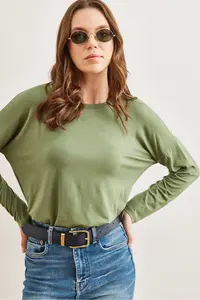 Olalook Women's Green Crew Neck Bat-Floated Viscose Blouse - Image 3