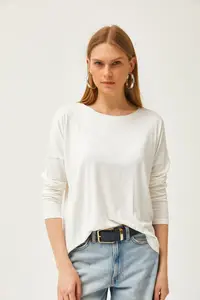 Olalook Women's White Crew Neck Bat-Floated Viscose Blouse - Image 5