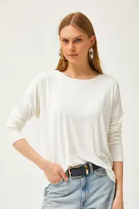 Olalook Women's White Crew Neck Bat-Floated Viscose Blouse - Image 6