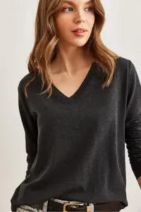 Olalook Women's Black V-Neck Wool Viscose Flowy Blouse - Image 4
