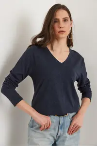 Olalook Women's Navy Blue V-Neck Wool Viscose Flowy Blouse - Image 4