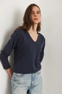 Olalook Women's Navy Blue V-Neck Wool Viscose Flowy Blouse - Image 5