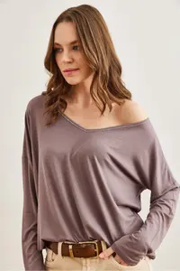 Olalook Women's Dark Mink Silver Stitching Detailed V-Neck Viscose Blouse - Image 6