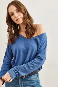 Olalook Women's Indigo Silver Stitching Detailed V-Neck Viscose Blouse - Image 4