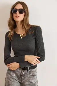 Olalook Women's Anthracite Metal V Detailed Flexible Camisole Blouse - Image 4