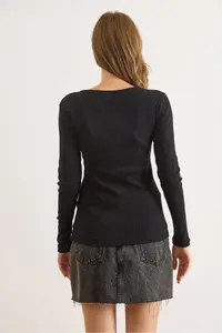 Olalook Women's Black Metal V Detailed Flexible Camisole Blouse - Image 2