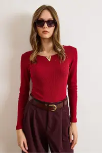 Olalook Women's Burgundy Metal V Detailed Flexible Camisole Blouse - Image 5