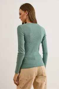 Olalook Women's Green Metal V Detailed Flexible Camisole Blouse - Image 2