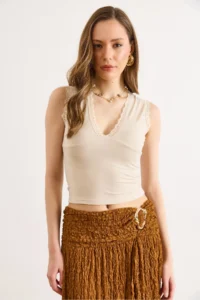 Olalook Women's Stone Lace Detailed V-Neck Flexible Blouse - Image 4