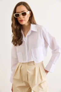 Olalook Women's White Pocket Detailed Crop Woven Shirt - Image 5