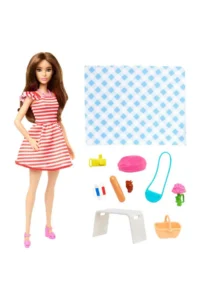 Barbie We Travel the World Paris Adventure Doll and Accessory Set HWH99 - Image 2