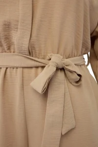 Trendyol Curve Beige Belted Yarasa Kollu Short Weaving Plus Size Jumpsuit - Image 2