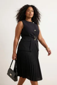 Trendyol Curve Black Arched Gold buttoned Weaving Plus Size Vest - Image 2