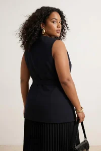 Trendyol Curve Black Arched Gold buttoned Weaving Plus Size Vest - Image 3