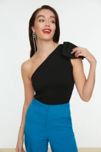 TRENDYOLMİLLA Black Single Arm Fiyonk Detailed Knitwear Blouse - Image 5