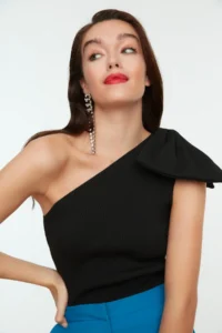 TRENDYOLMİLLA Black Single Arm Fiyonk Detailed Knitwear Blouse - Image 6