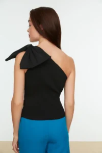 TRENDYOLMİLLA Black Single Arm Fiyonk Detailed Knitwear Blouse - Image 7