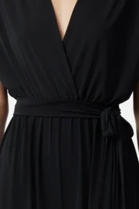TRENDYOLMİLLA Black V-neck Belted Knitting Jumpsuit - Image 5