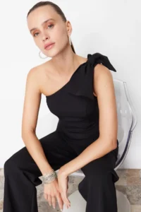 TRENDYOLMİLLA Black Fiyonk Detailed Single Arm Weaving Jumpsuit - Image 4