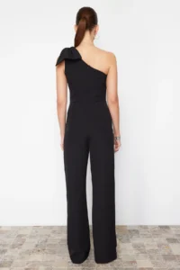 TRENDYOLMİLLA Black Fiyonk Detailed Single Arm Weaving Jumpsuit - Image 8