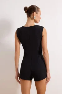 TRENDYOLMİLLA Black buttoned Short/Mini Weaving Shorts Jumpsuit - Image 4