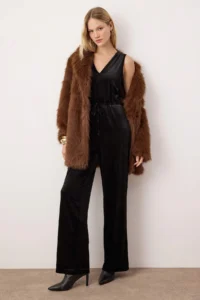 TRENDYOLMİLLA Black V-neck Velvet Regular Wide Leg Knitting Jumpsuit