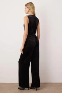 TRENDYOLMİLLA Black V-neck Velvet Regular Wide Leg Knitting Jumpsuit - Image 4