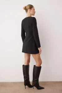 TRENDYOLMİLLA Black V-neck Short / Mini Weaving Jumpsuit - Image 5