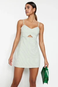 TRENDYOLMİLLA Green Checkered Pencere Detailed Sleeveless Mini Weaving Jumpsuit - Image 5