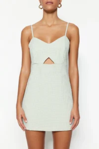 TRENDYOLMİLLA Green Checkered Pencere Detailed Sleeveless Mini Weaving Jumpsuit - Image 8
