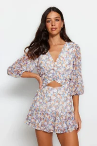 TRENDYOLMİLLA Multicolored flower patterned Cut Out Detailed Mini Lined Siphon Weaving Jumpsuit - Image 3