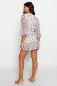 TRENDYOLMİLLA Multicolored flower patterned Cut Out Detailed Mini Lined Siphon Weaving Jumpsuit - Image 5