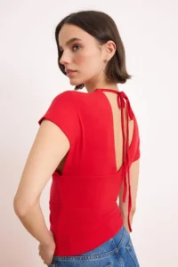 TRENDYOLMİLLA Red Fitted/Drape Detailed Knitting Blouse - Image 5