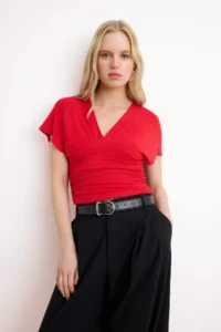 TRENDYOLMİLLA Red Fitted/Drape Detailed Knitting Blouse - Image 6