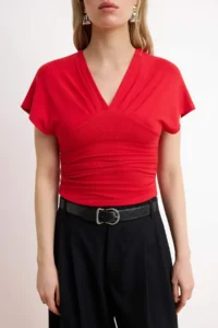 TRENDYOLMİLLA Red Fitted/Drape Detailed Knitting Blouse - Image 8