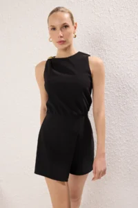 TRENDYOLMİLLA Black Wide Leg Accessory Detailed Mini Weaving Jumpsuit - Image 4