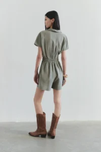 TRENDYOLMİLLA Khaki Elastic Waist Zipper Detailed Mini Weaving Jumpsuit - Image 2
