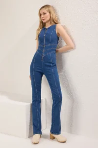 TRENDYOLMİLLA DARK BLUE Stitching Detailed Zippered comfort/Flexible DENIM Jumpsuit - Image 2