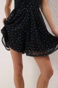 TRENDYOLMİLLA Multicolored Printed Heart Yaka OF shorts Flexible Knitting Jumpsuit - Image 4