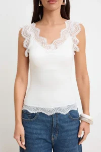 TRENDYOLMİLLA Ecru Fitted V-neck Sleeveless Lace Detailed Soft Knitting Tank Top - Image 3