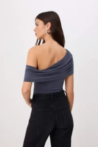 TRENDYOLMİLLA Anthracite Fitted Carmen Collar Short Sleeve Shirred Flexible Knitting Blouse .D.00031 - Image 4