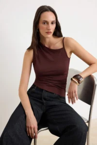TRENDYOLMİLLA Brown Fitted Asymmetric Collar Sleeveless Cotton Flexible Knitting Blouse - Image 2