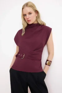 TRENDYOLMİLLA Burgundy Plain Fitted Crew Neck Sleeveless Arched Scuba Crepe Knitting Blouse