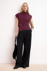 TRENDYOLMİLLA Burgundy Plain Fitted Crew Neck Sleeveless Arched Scuba Crepe Knitting Blouse - Image 2